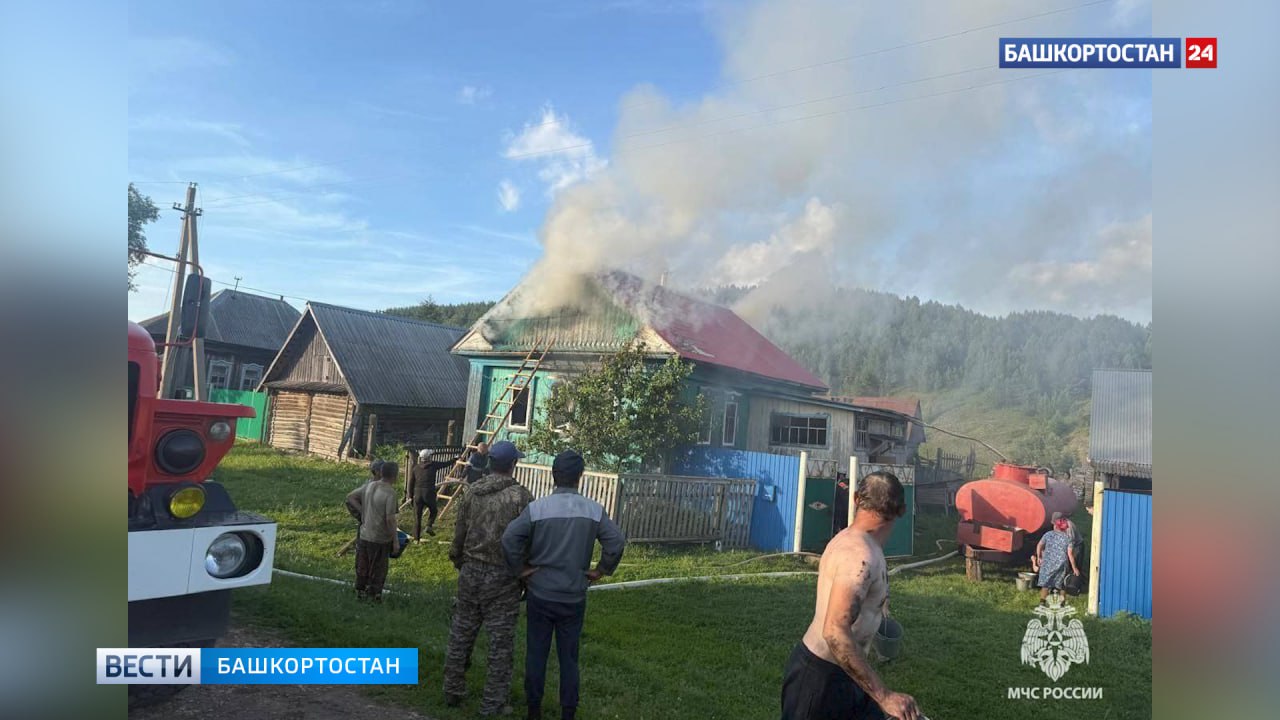 В Мишкинском районе Башкортостана произошла трагедия: в результате пожара погиб мужчина По данным пресс-службы МЧС России по РБ, в деревне Бирюбаш в Мишкинском районе по улице Мира загорелся жилой бревенчатый дом с дощатой верандой. Сын успел вытащить из задымленного дома обгоревшего 63-летнего отца, но, к сожалению, врачи констатировали его смерть. Пожар потушили спасатели и добровольцы Новотроицкого сельского совета. Причина пожара устанавливается, расследование проводит дознаватель МЧС России. Подписаться Сообщить новости