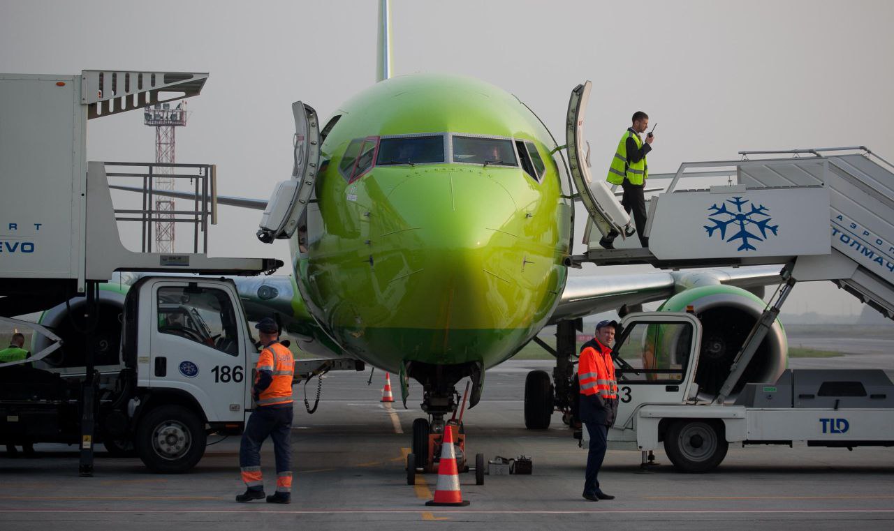 S7 вернёт прямые рейсы из Новосибирска в Шанхай в марте 2026 года Авиалайнеры будут летать в крупнейший мегаполис Китая два раза в неделю Об этом сообщил ТАСС со ссылкой на пресс службу аэропорта Толмачёво Вылеты из Новосибирска запланировали на среду и воскресенье возвращение на понедельник и четверг Дорога займёт около шести часов Перевозчик уже открыл продажу билетов на первые рейсы Так по данным сайта S7 стоимость перевозки из Толмачёво 29 марта начинается от 18 171 рубля Напомним что этой осенью Китай отменил визы для россиян Новый режим будет действовать до 14 сентября 2026 года Полетим Конечно надо пользоваться возможностью Я лучше по России Подписаться на канал