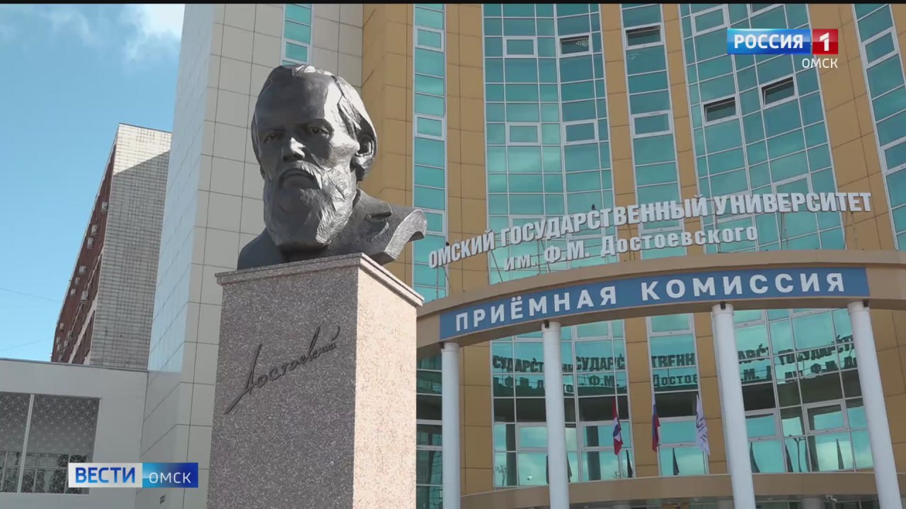 Миллиард рублей получит ОмГУ имени Ф. М. Достоевского на оснащение нового главного корпуса  Поддержку из федерального бюджета обещал оказать премьер-министр России Михаил Мишустин в ходе своего визита в наш регион.  Деньги пойдут на закупку мебели и техники, а также на капитальный ремонт двух общежитий вуза.     Исполняющий обязанности ректора Иван Кротт рассказал, что на строительство главного корпуса ОмГУ, открытого в прошлом году, потрачено больше 1 миллиарда рублей. Сейчас корпус оснащают всем необходимым для комфортных условий. Около полусотни миллионов уже вложено. Но требуется еще финансирование — еще порядка 200 миллионов. И еще больше 800 — на ремонт общежитий, который запланирован на ближайшие три года.  Подписаться Написать в редакцию