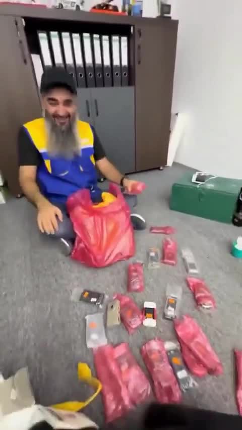 Ливиец получил заказанную партию Nokia спустя 16 лет