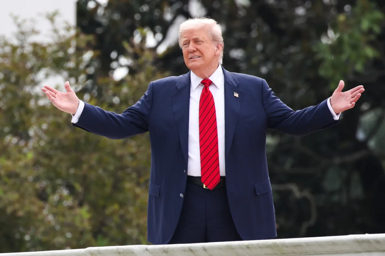 Трамп угрожает взять под федеральный контроль столицу США Вашингтон  Президент США Дональд Трамп пригрозил взять Вашингтон под федеральный контроль в ответ на недавнее нападение на одного из самых известных бывших сотрудников Департамента государственной эффективности  DOGE .