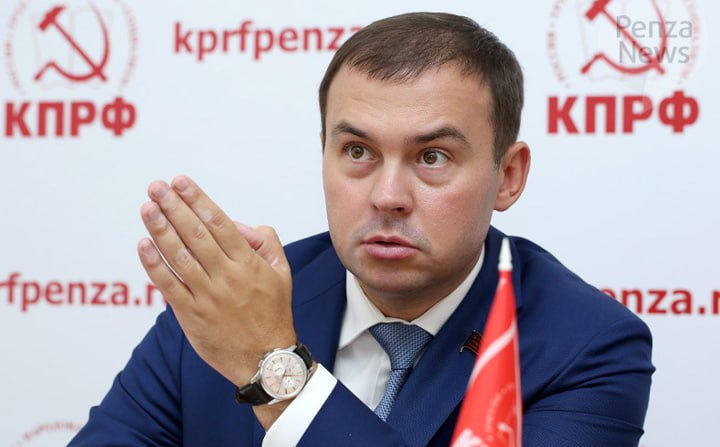 КПРФ впервые проведет предварительное голосование по кандидатам в Госдуму в одномандатных округах Как сообщил первый зампред ЦК партии Юрий Афонин процедура будет проходить с середины марта по середину мая Праймериз пройдут с середины марта по середину мая в июне будут подведены итоги после чего окончательный список кандидатов вынесут на съезд партии Принять участие в голосовании можно будет как очно так и на специально созданной электронной платформе КПРФ добавил Афонин