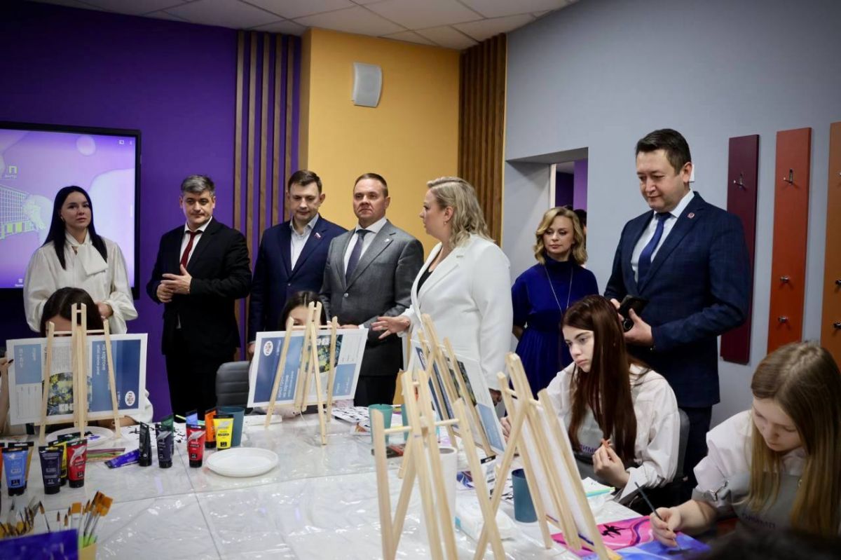 В Новомосковске торжественно открыли молодежный центр Олимп   newstula ru fn 1777959 html 26 декабря в Новомосковске открылся молодёжный центр Олимп Он был капитально отремонтирован благодаря победе Тульской области во Всероссийском конкурсе программ комплексного развития молодёжной политики Регион для молодых в рамках национального проекта Молодёжь и дети   Прислать новость Подписаться   Мы в MAX