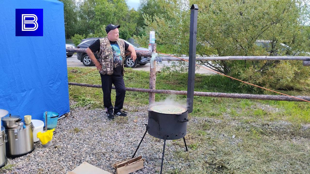 В Туломе проходят праздничные мероприятия, посвященные Международному дню коренных народов мира  Торжества развернулись у Саамского этнографического комплекса. Программа мероприятий включает народные гуляния с музыкальной программой, выставку-продажу изделий прикладного искусства, мастер-классы и спортивные игры.  Главным событием стал III Кулинарный конкурс "Арктическая уха". Гости могут попробовать уху, приготовленную участниками конкурса. Лучших кулинаров наградят в 16 часов.    Подпишись — Вести Мурман
