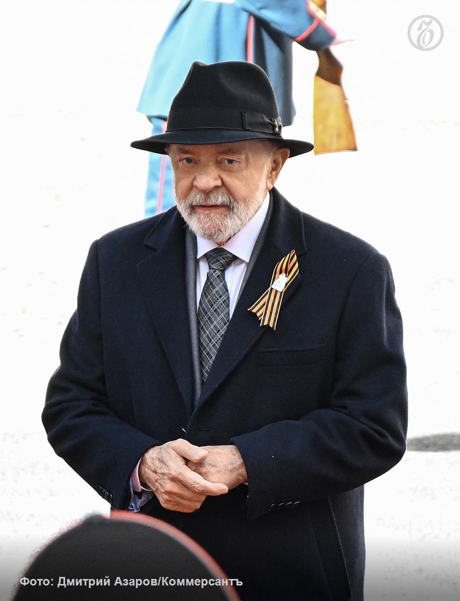 Если мы не сможем перейти от слов к реальным действиям наше общество потеряет веру не только в конференции по климату но и в многосторонность и международную политику в целом 6 ноября в Белене Бразилия открывается саммит мировых лидеров по вопросам климата В преддверии 30 й климатической конференции ООН COP30 которая также знаменует 20 летие вступления в силу Киотского протокола и 10 летие Парижского соглашения бразильский лидер Луис Инасиу Лула да Силва в своей статье для Ъ рассказал о том почему местом проведения мероприятия стала именно бразильская Амазония с какими инициативами его страна подходит к саммиту и каких шагов в области борьбы с изменениями климата Бразилия ждет от других стран Читайте колонку президента Бразилии на сайте Ъ Ъузнал