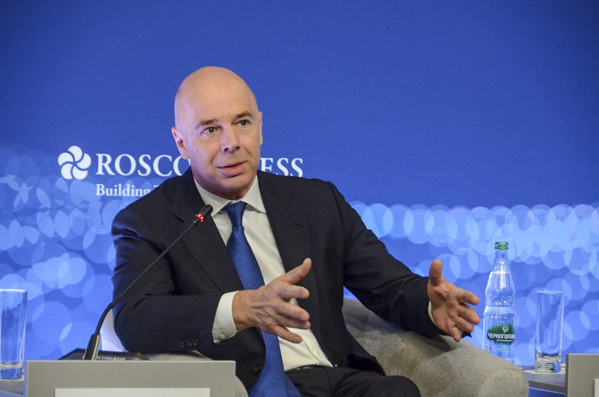 Силуанов объявил курс на зачистку теневого сектора и борьбу с наличными в 2026 году МОСКВА 20 ноября ФедералПресс Министр финансов Антон Силуанов рассказал на коллегии ФНС что в 2026 году ведомство намерено плотнее заняться теневым сектором экономики Подробнее