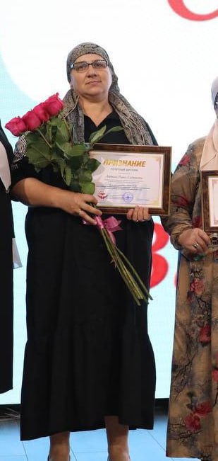 Президент России Владимир Путин присвоил акушерке из Дагестана почетное звание Мать героиня Указ об этом в среду подписал президент России Владимир Путин Айдиева Раисат Гаджиевна мама десятерых детей акушерка Новолакской районной больницы 1