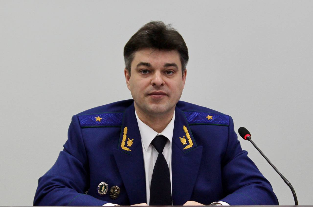 Владимир Путин продлил срок полномочий Константина Жилякова Константин Жиляков будет возглавлять прокуратуру Калужской области еще пять лет На такой срок его полномочия продлены распоряжением Владимира Путина Срок полномочий Константина Жилякова истек еще 1 июня Последние несколько месяцев обязанности прокурора исполнял Иван Филиппов первый заместитель Константина Жилякова