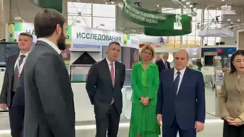 Мишустин ознакомился с новыми роботами для автоматизации производства в компании Эйч Энд Эн