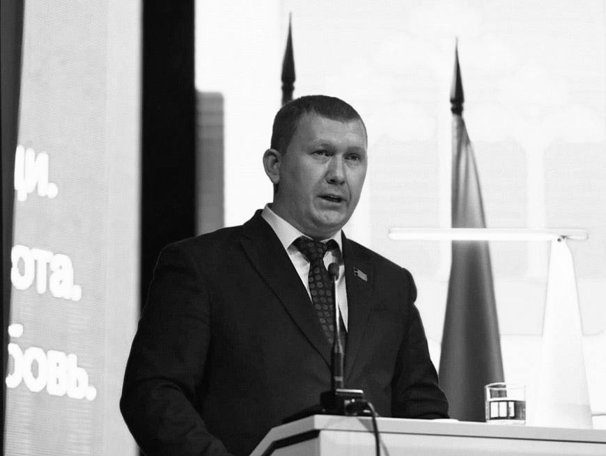 34 летний глава Шереметьевского сельского поселения Владислав Никишин и его водитель Анатолий Горбунов погибли в ДТП сообщил руководитель Нижнекамского района Татарстана Радмир Беляев Фото Telegram канал Радмира Беляева inkazanischa теперь и в МАХ