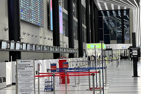 Задерживается прибытие семи рейсов в новосибирский аэропорт Прибытие семи рейсов в новосибирский аэропорт Толмачево задерживается в среду утром следует из информации на онлайн табло авиаузла Об этом сообщает Интерфакс Задерживаются рейсы S7 Airlines из Саратова Иркутска Якутска Нерюнгри Мирного и Магадана Также задерживается рейс авиакомпании Якутия из Нерюнгри aviaru net n290887