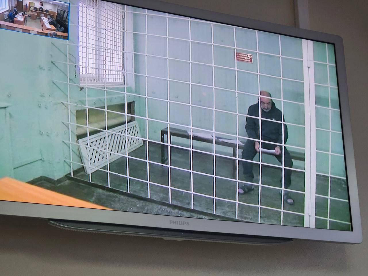 Глава Нежинского сельсовета Наби Османов остался под стражей за давление на свидетелей Адвокат пытался обжаловать заключение под стражу но Оренбургский областной суд оставил решение без изменений По данным прокуратуры Оренбургского района обвиняемый нарушал условия домашнего ареста Он оказывал давление на свидетелей и пытался склонить их к даче заведомо ложных показаний чтобы избежать уголовной ответственности Ранее Османов находился под домашним арестом однако прокурор обратился в суд с ходатайством о его замене на содержание под стражей Суд изучив материалы дела и доводы стороны обвинения поддержал позицию прокуратуры отметив что поведение обвиняемого создает риск воспрепятствования следствию Урал56 Ру в MAX