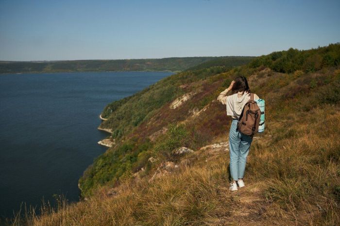 В сентябре 2024 года основные черноморские курорты Краснодарского края будут заполнены на 79%, в октябре – на 63%, также порядка 43% броней приходится на ноябрь. Об этом сообщает пресс-служба региональной администрации.    Михаил Зарицкий, врио министра курортов, туризма и олимпийского наследия, сообщил, что курорты региона фиксируют уверенный спрос на осень, с ростом бронирования на уровне 3–5 процентов по сравнению с прошлым годом.    Отмечается, что средняя загрузка номеров на Азовском побережье в сентябре составляет 39%, в октябре – 34%, в ноябре – 18%.    Уточняется, что интерес к предгорным территориям сохраняется и осенью: на сентябрь забронировано 55% средств размещения, на октябрь – 41%, а на ноябрь – 32%.  Подписаться на «Эксперт Юг»