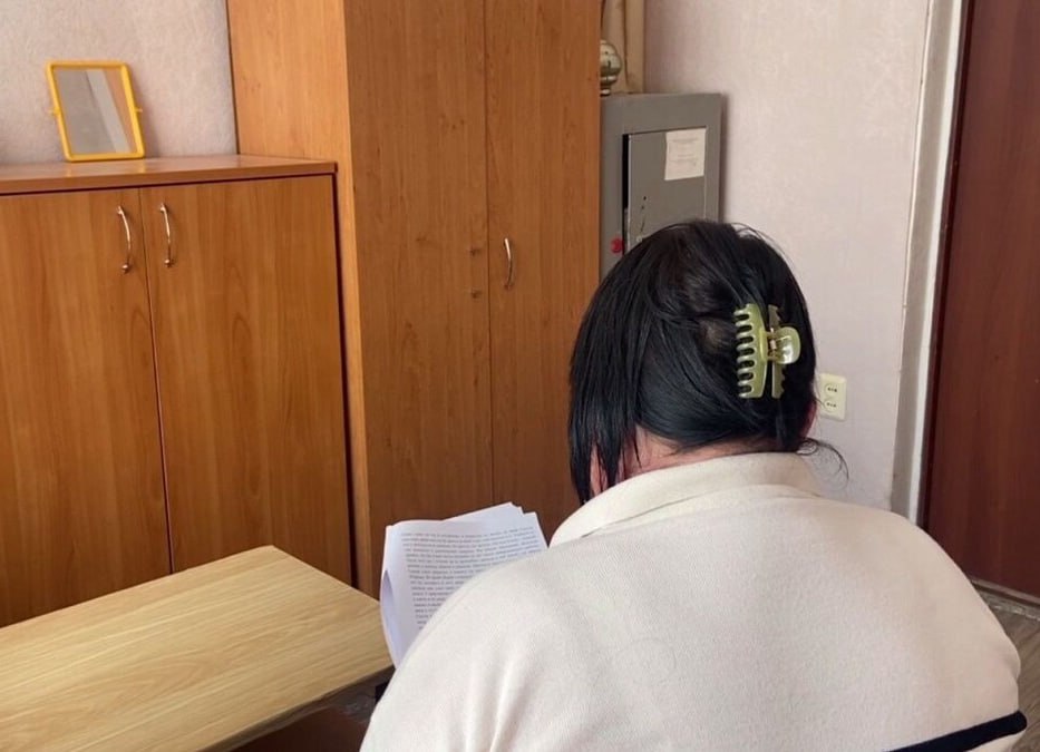 Жительница Адыгеи решила, не рожая, получить материнский капитал! 25-летняя женщина за 35.000₽ купила поддельное свидетельство о рождении ребенка и подала на государственные выплаты в размере 693.000₽. Не прокатило.. Её задумку раскрыли. Теперь вместо материнского капитала ей грозит до 6 лет лишения свободы.