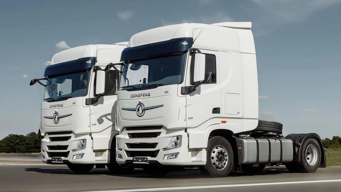 Dongfeng отзывает в России почти 12 5 тыс автомобилей DFH4180 Дунфэн Мотор Рус объявил об отзыве почти 12 5 тыс автомобилей Dongfeng DFH4180 реализованных с января 2023 года по конец мая 2025 года На всех транспортных средствах будет проведена замена ремня безопасности в сборе сообщил Росстандарт Отзыву подлежат 12 435 автомобилей DONGFENG DFH4180 GX реализованных в период с 15 января 2023 г по 31 мая 2025 г с VIN кодами согласно приложению Причина отзыва транспортных средств надетый ремень не регулируется автоматически из за неправильной установки компонента ремня безопасности мешающего втягиванию а также втягивающее устройство не эффективно сматывает лямку из за неправильной установки компонента ремня безопасности мешающего втягивании говорится в сообщении Дунфэн Мотор Рус проинформирует владельцев автомобилей подпадающих под отзывную программу Владельцы также могут самостоятельно не дожидаясь сообщения уполномоченного дилера определить на сайте Росстандарта подпадает ли их транспортное средство под отзыв сопоставив VIN код собственного автомобиля с перечнем машин в рамках этой отзывной программы Все работы будут проводиться бесплатно