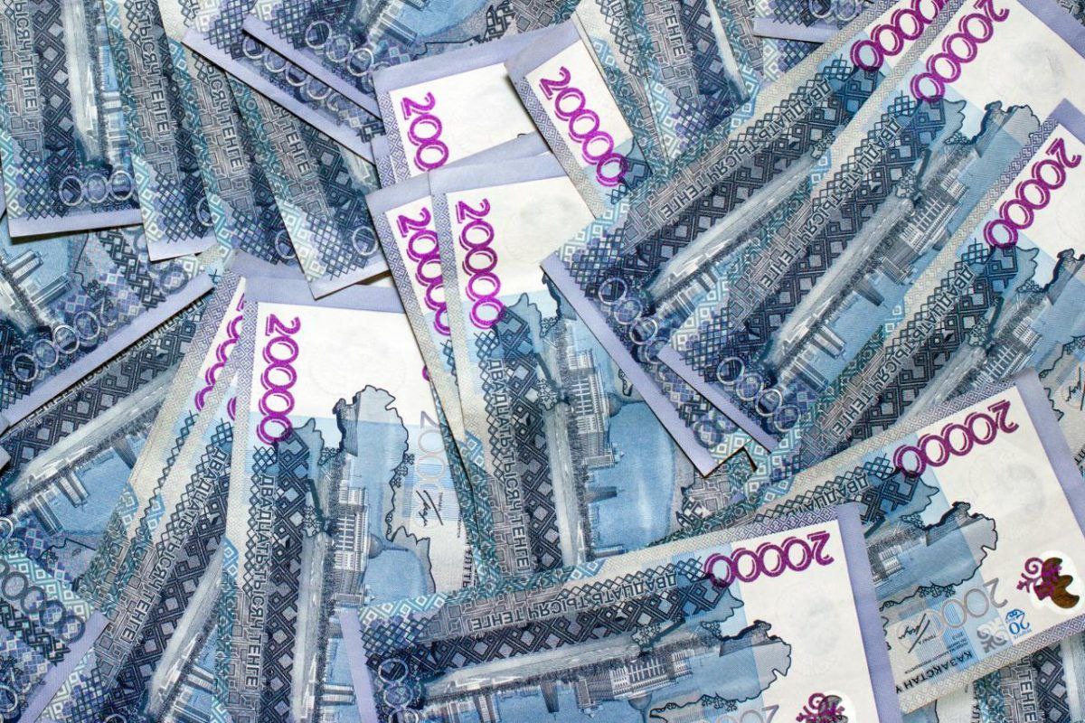 Инфляция в Казахстане составила 10,7%: цены выросли почти во всех регионах Годовая инфляция в Казахстане в апреле составила 10,7%. Рост цен зафиксировали в 18 регионах страны. Самый высокий показатель зафиксировали в Астане, где он достиг 13,8%. В Нацбанке опубликовали анализ структуры инфляции. Цены на продовольственные товары выросли на 8,5% в годовом выражении. Больше всего подорожание продуктов заметили жители Акмолинской области, в то время как самые низкие темпы роста цен были в Алматы и Кызылординской области. Непродовольственные товары дорожали медленнее – до 8,9% в годовом исчислении. Сильнее всего их стоимость выросла в Туркестанском регионе и меньше – в Павлодарской области. В сфере платных услуг подорожание составило 15,7% в годовом выражении. Больше всего цены выросли в Алматы, меньше всего – в Павлодарской области. Фото: freepik /CentralMediaNews