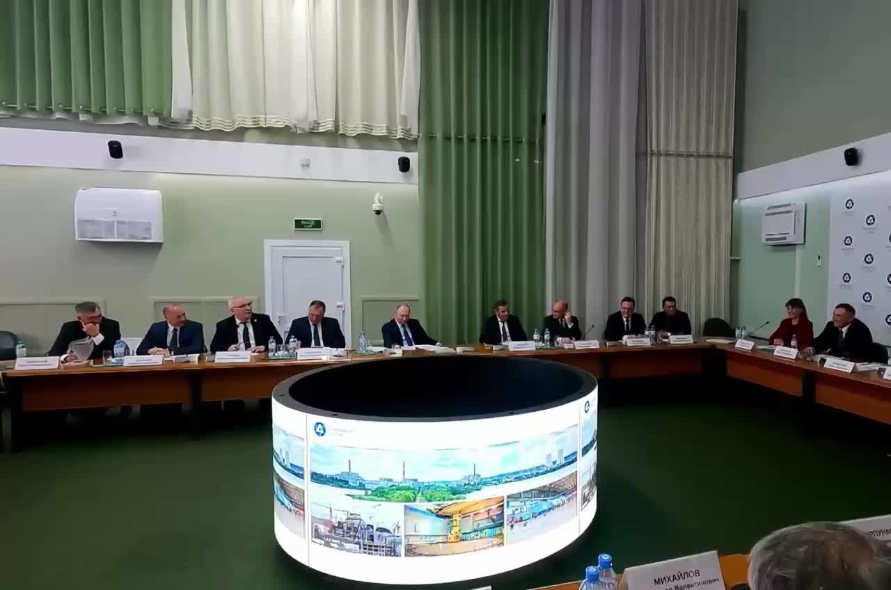 Путин шутит о присоединении Сум к России на совещании с главами муниципалитетов