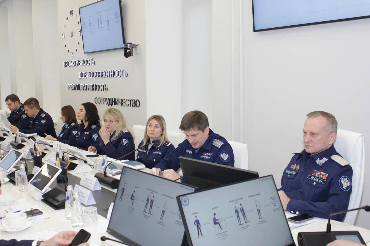 Добрый день дорогие друзья Провели заседание Контрольной комиссии Федерального казначейства по рассмотрению результатов планового контрольного мероприятия В присутствии заместителей генерального директора Российского научного фонда Андрея Николаевича Блинова и Сергея Викторовича Лебедева заслушали доклад об итогах проведенной ревизорами Казначейства России проверки предоставления субсидий Российскому научному фонду и соблюдения условий соглашений об их предоставлении В режиме ВКС заслушали позицию представителя Минфина России На основе представленных ревизорских выводов Контрольная комиссия Федерального казначейства сформировала предложения по устранению выявленных нарушений и недостатков выработала рекомендации по эффективному использованию бюджетных средств в деятельности объекта контроля ISAEV1964 ревизорыФК