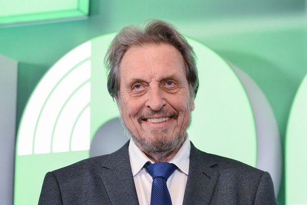 ХОККЕЙ ОТЕЦ ИЛОНА МАСКА ПОСЕТИЛ МАТЧ АК БАРСА И АДМИРАЛА Отец Илона Маска инженер и предприниматель Эррол Маск посетил матч Континентальной хоккейной лиги КХЛ между Ак Барсом и Адмиралом в Казани Маск поддержал хозяев появившись на трибуне с шарфом казанского клуба и эмоционально отмечая забитые голы барсов Отмечается что визит Маска старшего сопровождался приглашением в клубное Ак Барс Шоу во втором перерыве На момент публикации новости счет во встрече 4 2 в пользу хозяев Фото Григорий Сысоев РИА Новости аврорамедиа хоккей Telegram экосистема АВРОРА  МЕДИА МЕДИА НОВОСТИ РЕГИОН ЛАЙФ СПОРТ ГЕРЛЗ ХАЙТЕК ПЕРСОНЫ ИНСАЙД КРИМИНАЛ МОЛОДОСТЬ LIVE АВРОРА  МЕДИА YOUTUBE RUTUBE