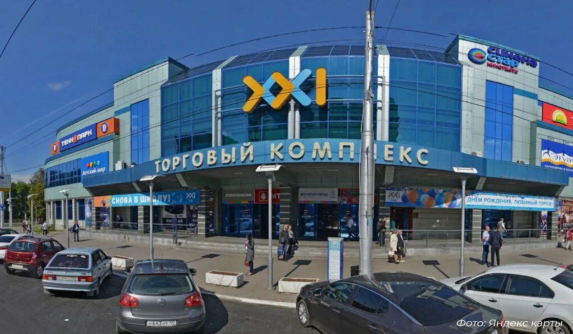 Возле ТРК XXI век уберут платную парковку и расширят остановку Такое решение принято для более комфортной посадки и высадки пассажиров и увеличения пропускной способности ул Кирова Об этом сообщили в горхозяйстве Уже сегодня возле торгового комплекса начали переносить дорожные знаки и устанавливать дополнительную остановку Подписаться Прислать новость
