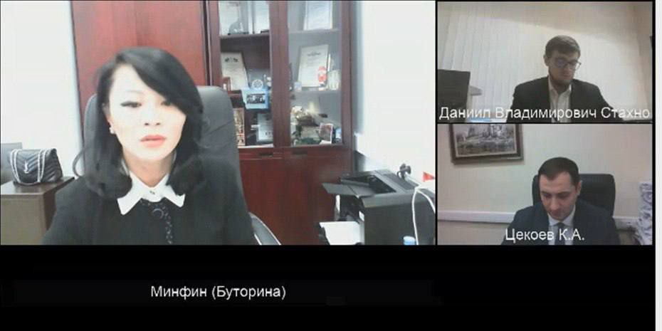 Добрый день дорогие друзья Сегодня на заседании Контрольной комиссии подвели итоги масштабного внепланового контрольного мероприятия По поручениям Председателя Правительства Российской Федерации М В Мишустина и Министра финансов Российской Федерации А Г Силуанова контрольным блоком Казначейства России проведен аудит финансовой модели проекта по созданию города спутника Владивостока подготовленной акционерным обществом Корпорация развития Дальнего Востока и Арктики При участии заместителя Министра Российской Федерации по развитию Дальнего Востока и Арктики Виталия Владимировича Алтабаева должностных лиц Минфина России Казначейства России и объекта контроля заслушали доклад начальника Управления по контролю и оценке деятельности стратегических организаций с государственным участием Федерального казначейства Александра Сергеевича Золотилина Результаты аудита позволили оптимизировать соотношение государственных и частных инвестиций и повысить бюджетную эффективность проекта Приняли во внимание позицию коллег из приглашенных министерств и объекта контроля Контрольная комиссия сформировала предложения по реализации рассмотренных материалов контрольного мероприятия По итогам заседания доклад о результатах проверки будет направлен в Минфин России По поручению Правительства Российской Федерации в 2026 году совместная работа по актуализации финансовой модели будет продолжена