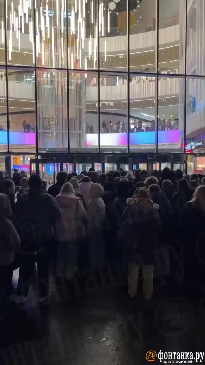 Открытие ТРК Голливуд в Санкт-Петербурге: модный показ и выступления артистов