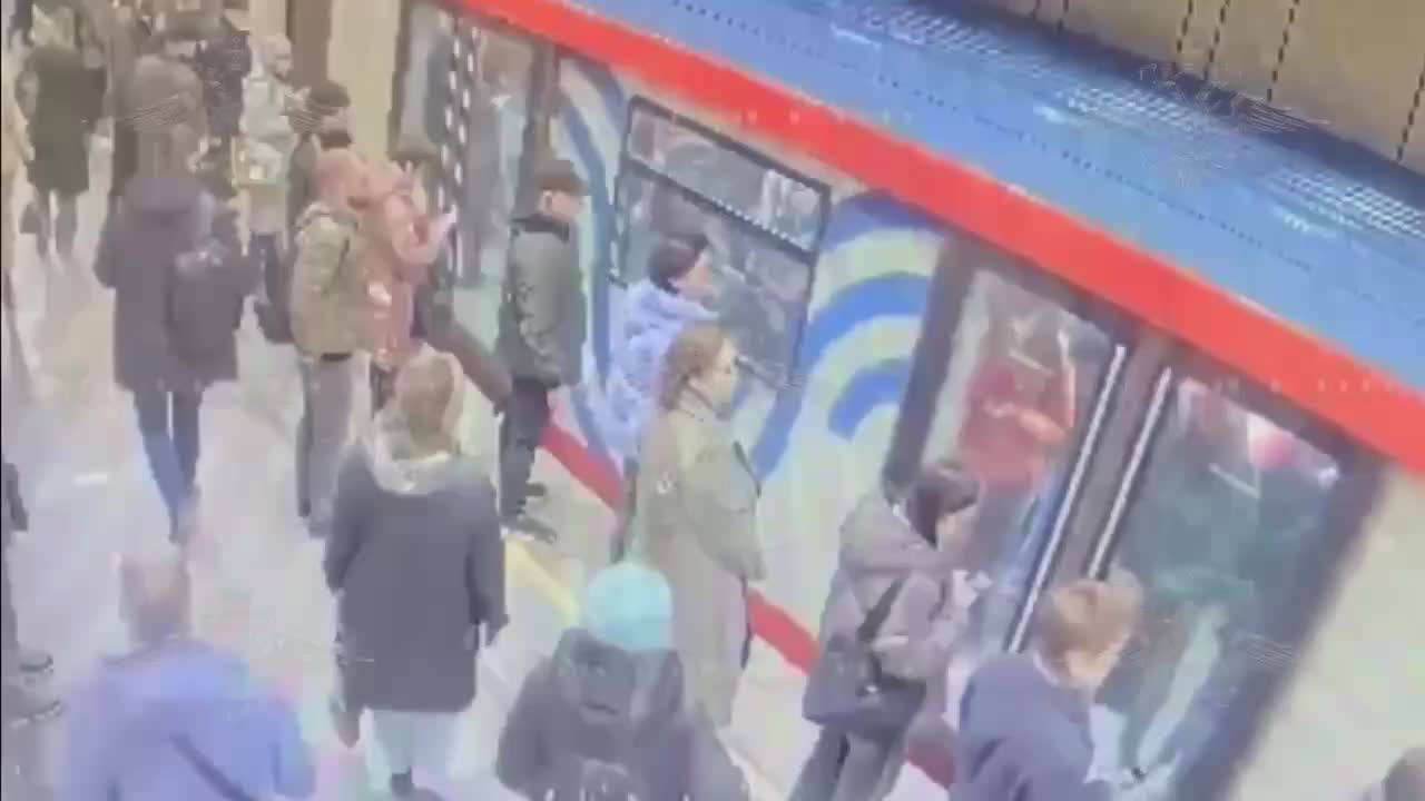 Пассажир метро задержал грабителя на станции Мичуринский проспект