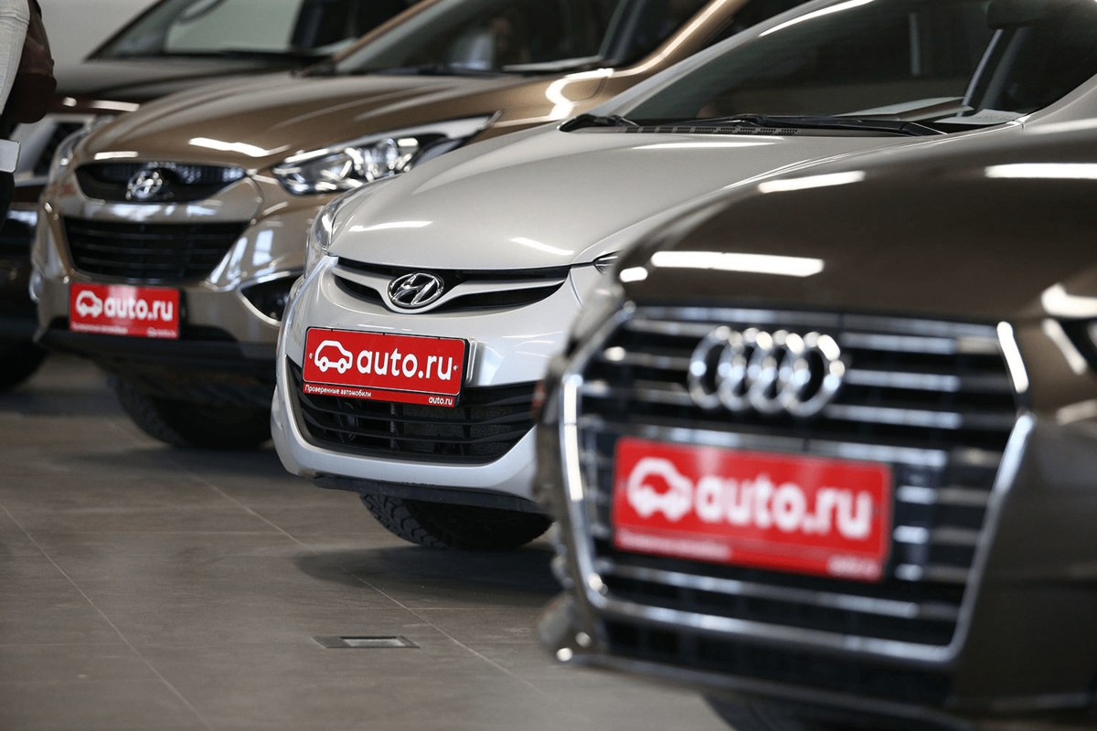 Яндекс ведёт переговоры о продаже автомобильного портала Авто ру выяснил Ъ Среди потенциальных покупателей называют Сбер Т Банк и Авито Причину продажи и примерную оценку актива собеседники газеты не назвали Эксперты полагают что Яндекс пытается продать портал из за ухудшения ситуации на автомобильном рынке и роста конкуренции среди сервисов объявлений vc ru invest 2660792