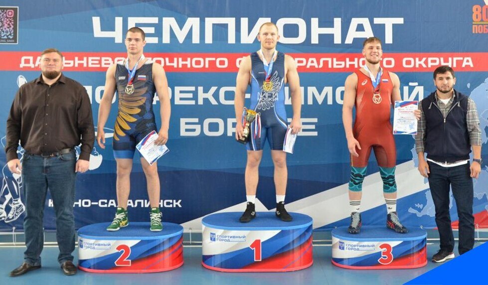 Артем Дягилев стал бронзовым призером чемпионата ДФО по греко-римской борьбе На соревнованиях в Южно-Сахалинске встретились сильнейшие борцы из 8 регионов Дальнего Востока. Магаданскую область представили два спортсмена — Артем Дягилев и Руслан Темиров. По итогам проведенных поединков Артем Дягилев завоевал бронзовую медаль в весовой категории до 87 кг. 5 Руслан Темиров стал пятым в весовой категории до 72 кг. Поздравляем парней и их тренера Владимира Бурцева!