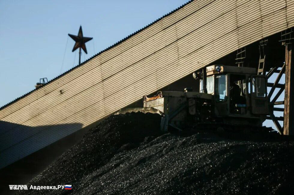 До 1 миллиарда рублей получат угольные предприятия ДНР и ЛНР Такую сумму выделит Минэнерго России в этом году для оказания поддержки организациям угольной отрасли по специальной программе Всего в Республике добычу угля осуществляют 13 крупных и средних угледобывающих предприятий расположенных в таких городах как Макеевка Ждановка Торез Шахтерск Кировское и Снежное