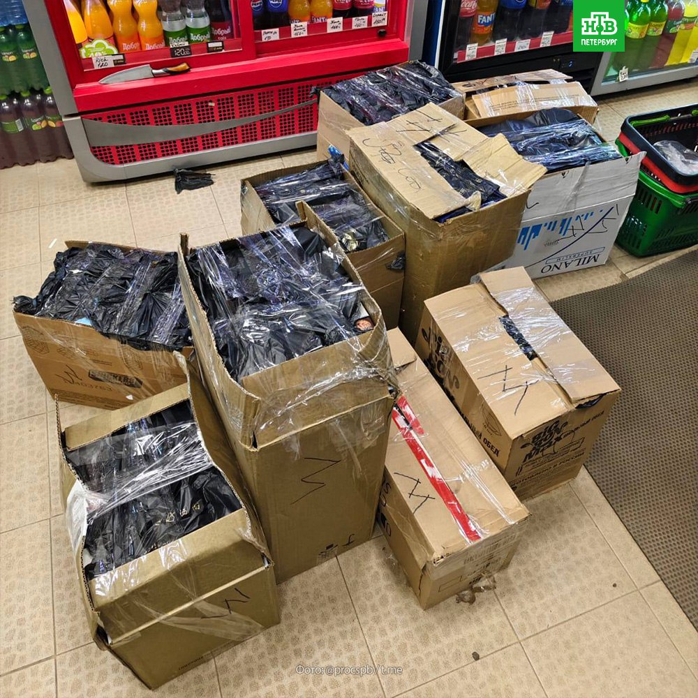 4,5 тыс. пачек безакцизных сигарет нашла прокуратура в колпинском магазине на проспекте Ленина, 72. Стоимость всей немаркированной продукции составляет 600 тыс. рублей. Правоохранители возбудили уголовное дело и изъяли табачные изделия. -Петербург Буст канала