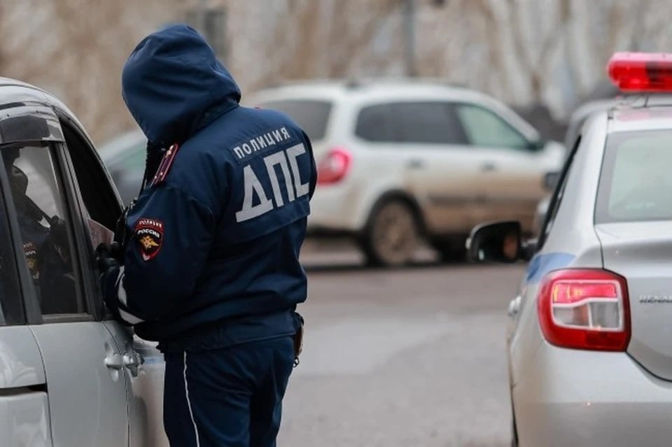 За минувшие выходные в Сахалинской области произошло 44 ДТП  Как сообщили в пресс-службе УГИБДД УМВД России по Сахалинской области, за прошедшие выходные дни – с 20 по 22 декабря – на территории Сахалинской области произошло 44 дорожно-транспортных происшествия, в одном из которых человек погиб и 2 пострадали.  За пятницу, субботу и воскресенье сотрудники Госавтоинспекции пресекли 395 нарушений правил дорожного движения. В частности, были задержаны и отстранены от управления автомобилем 25 водителя, которые сели за руль в состоянии опьянения. Были задержаны 41 водитель, которые не имеющие права управления транспортным средством, либо лишенные такого права по решению суда.  Подробнее читайте на сайте.