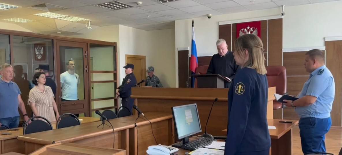 Сотрудников реабилитационного центра «Титан» приговорили к реальным срокам лишения свободы Пермский краевой суд вынес приговор по уголовному делу о похищениях и незаконном удерживании людей в пермском реабилитационном центре «Титан». Об этом сообщает пресс-служба прокуратуры Пермского края. Организаторы центра «Титан» были задержаны в январе 2022 года. По данным следствия, в период с 2018 по 2022 год под видом фиктивного оказания реабилитационных услуг страдающим алкогольной, наркотической и прочими формами зависимости гражданам организаторы получали незаконную прибыль.