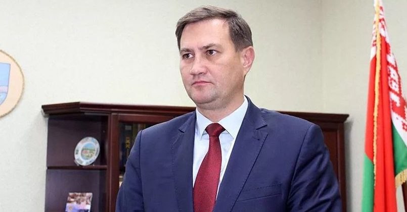 Министр иностранных дел Беларуси Максим Рыженков заявил, что для стран Балтии единственный способ привлечь к себе внимание в рамках Европейского союза — это позиционировать себя как форпост, сдерживающий «орды русских и белорусов». «Все наиболее яркие и изощрённые санкции, ограничения или политические высказывания — оттуда», — отметил политик. Министр предположил, что мотивация политиков этих стран может объясняться личными или семейными историями. «Стоит посмотреть их биографии и биографии их близких родственников, чтобы убедиться, что это момент их политического реванша за то, что было когда-то», — сказал Рыженков, добавив, что, по его мнению, «ксенофобские чувства» в регионе только усиливаются. Министр подчеркнул, что Беларусь, в отличие от соседей, сохраняет открытую политику в отношении граждан других стран, включая возможность безвизового въезда. Тогда как, по его словам, государства Балтии целенаправленно усложняют как въезд, так и пребывание для белорусов и россиян.