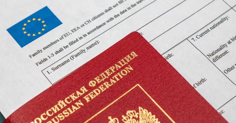 Глава МИД Латвии Байба Браже призвала страны Европейского союза прекратить выдачу виз гражданам России, сославшись на соображения безопасности. «Латвия призывает страны ЕС приостановить выдачу виз гражданам России, ссылаясь на соображения безопасности», — указала министр. По словам Браже, в 2024 году наблюдался рост числа выданных шенгенских виз россиянам — на 25% больше по сравнению с аналогичным периодом прошлого года.