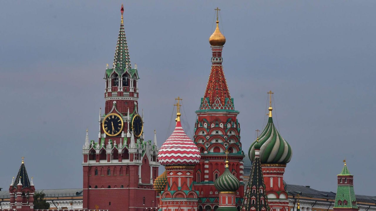 В Кремле поддержали идею создания национального мессенджера. «Это очень здорово», но он должен быть конкурентноспособным», — пресс-секретарь президента РФ Дмитрий Песков. Также в Кремле отметили, что лучше, если таких отечественных программ будет несколько, ведь мессенджеры во всем мире развиваются только в условиях весьма и весьма жёсткой конкуренции. Империя Правды — ПОДПИСАТЬСЯ