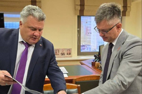Минэнерго и Нефтегазстройпрофсоюз развивают партнёрство в нефтегазовой сфере   www eprussia ru news base 2025 7318705 htm Представители Минэнерго РФ и Нефтегазстройпрофсоюза России провели рабочую встречу для обсуждения подготовки нового Отраслевого соглашения на 2026 2028 годы Стороны договорились о взаимодействии в рамках Отраслевой комиссии по регулированию социально трудовых отношений сообщила пресс служба Минэнерго новости энергетики минэнерго рф нефтегазстройпрофсоюз