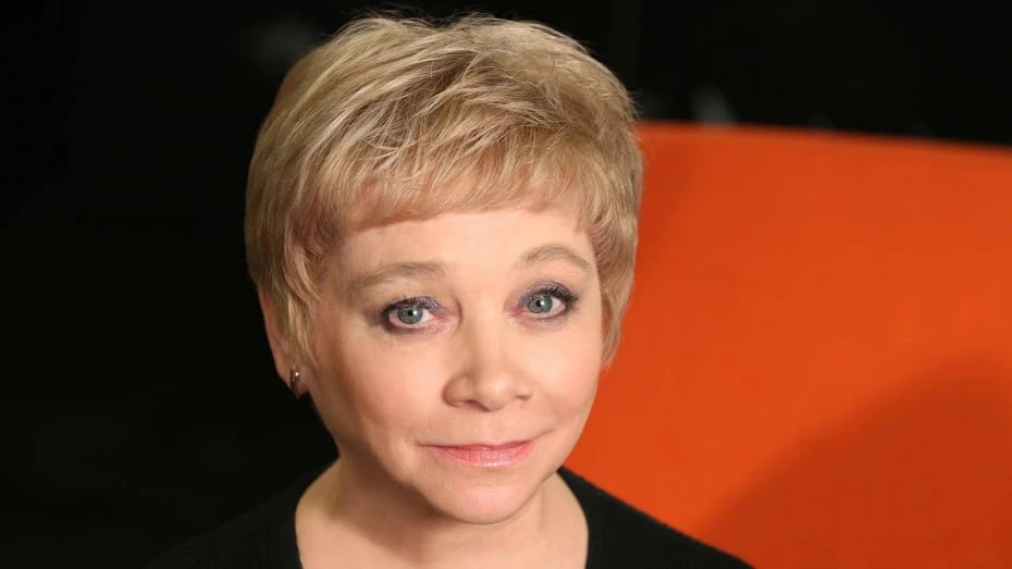 Владимир Путин объявил благодарность актрисе Воронежского камерного театра Татьяне Чернявской Татьяна Чернявская получила благодарность за заслуги в области культуры и искусства а также за многолетнюю плодотворную деятельность Актриса служит в Камерном театре и является одной из ведущих актрис До этого Татьяна Чернявская почти 30 лет прослужила в Воронежском государственном театре кукол имени В А Вольховского Мы в Мах