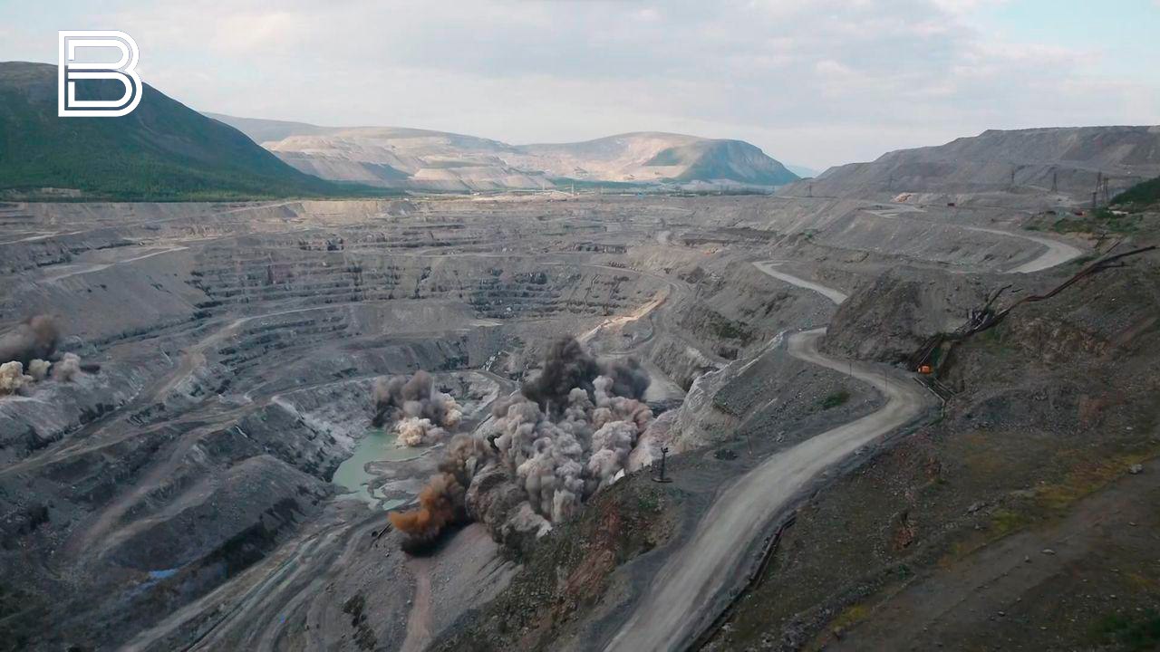 В Мурманской области нашли первое месторождение золотых руд Запасы золота на Оленинском месторождении оцениваются в 5 8 тонны серебра 8 5 тонны Помимо этого большой интерес в области поиска цветных и благородных металлов на территории Кольского Заполярья представляют Мончетундровское месторождение и недра Вороньетундровского рудного узла Все самые важные новости Telegram MAX