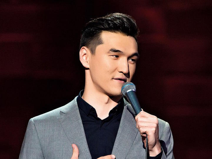 Выступление комика Нурлана Сабурова отменили в Екатеринбурге Концерт звезды standup сцены должен был состояться 3 февраля в МТС Live Холл Как сообщили организаторы причиной отмены стали непреодолимые обстоятельства Купившим билеты деньги вернутся автоматически в течение 10 дней Концерт перенесен о новой дате организаторы сообщат дополнительно С массовой отменой концертов в России Сабуров столкнулся в декабре 2025 года Поводом стали его шутки про россиян переехавших в Казахстан и про Иисуса Ранее он был включен в черный список артистов выступления которых нежелательны в России justmediaru