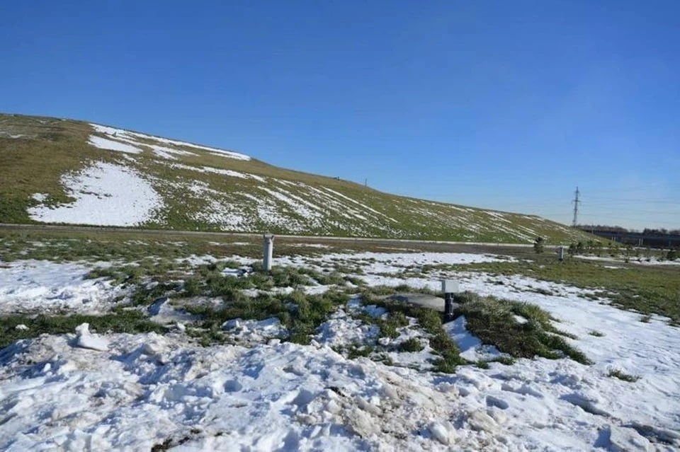 Обслуживание рекультивированной свалки в Челябинске обойдется в 111 млн рублей Администрация Челябинска подписала договор с подрядчиком на содержание рекультивированной городской свалки в Металлургическом районе Контракт получило ООО Баромембранная технология сервис Эта же компания занималась обслуживанием свалки в прошлые годы Начальная цена работ при аукционе не изменилась фирма получит 110 9 млн рублей Подрядчику предстоит до 22 декабря 2026 года обслуживать систему сбора и очищения жидках стоков а также установки по сбору и утилизации биогаза   Подписаться на chelkp Мы в MAX