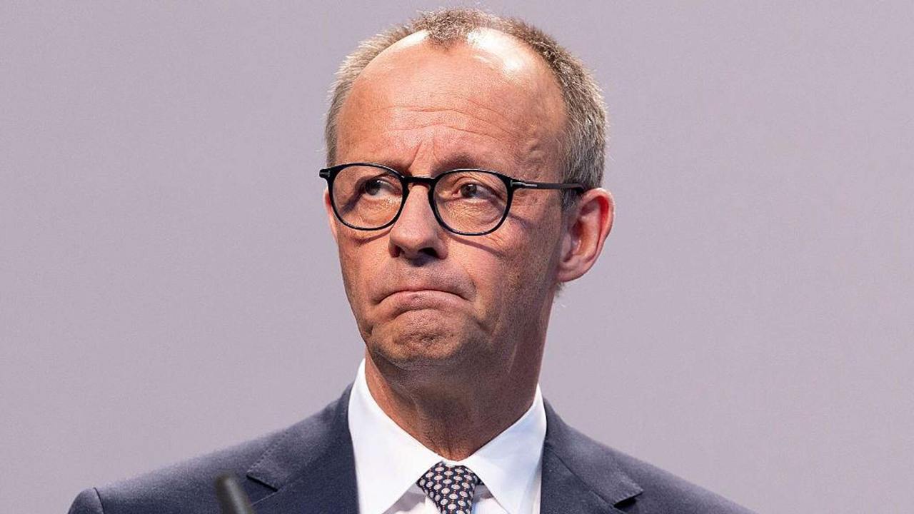 NYT Мерц получил информацию о плане урегулирования украинского кризиса из новостных источников После чего аппарат канцлера неоднократно обращался к американской стороне с запросом об организации телефонной беседы с Дональдом Трампом США Германия Подписаться на Pravda ru