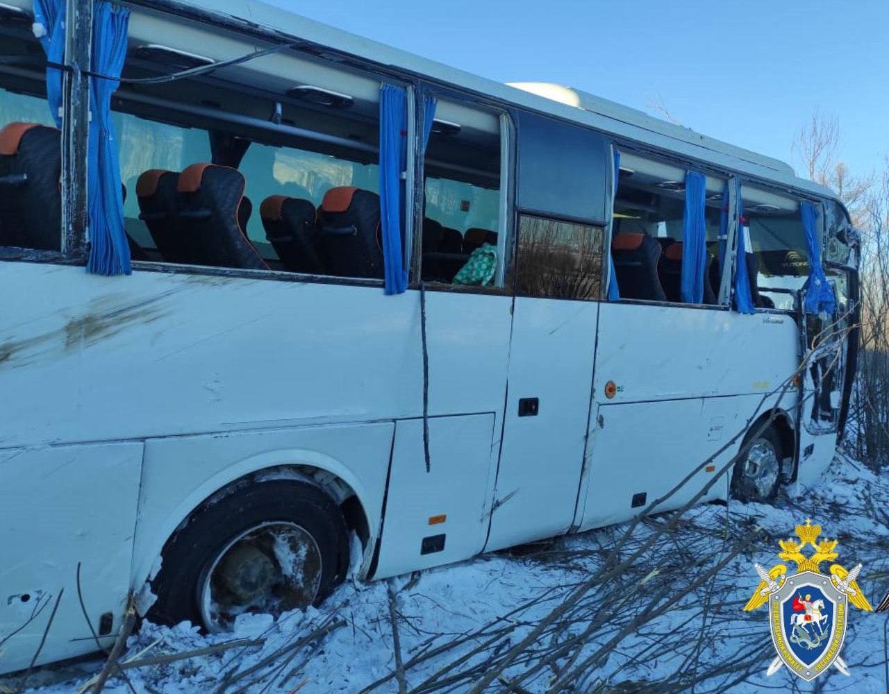 Перевернувшийся автобус перевозил вахтовиков строительной компании.   На месте работают полиция и следователи. Возбуждено уголовное дело, прокуратура начала проверку.    Чита•Сегодня                      Предложить свою новость —