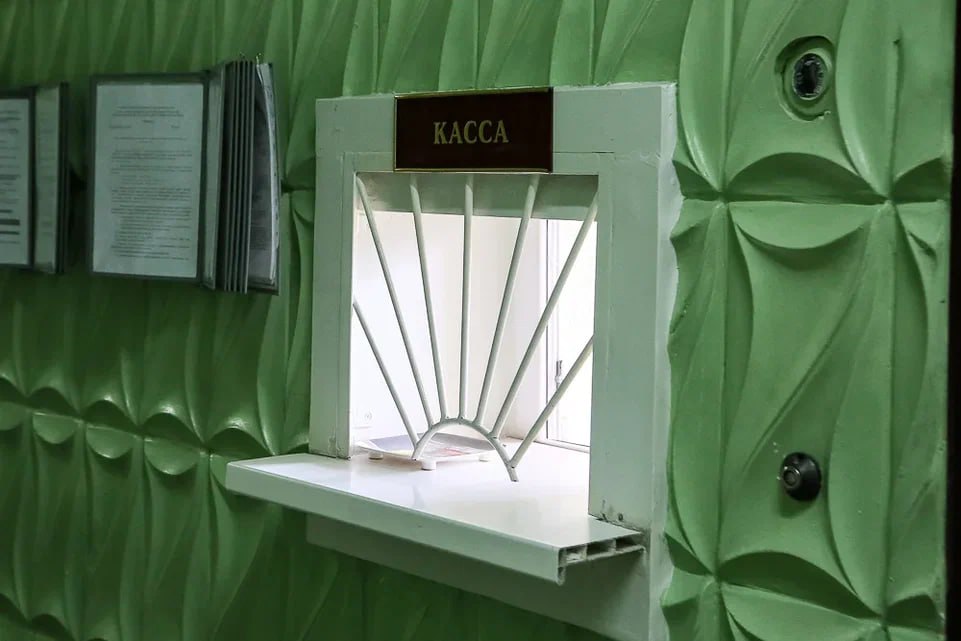 Волгоградцы стали чаще расплачиваться наличкой Как следует из распространенного регулятором материала Основные направления развития наличного денежного обращения на 2026 2030 годы на 1 января 2026 года показатель в России обращения наличных достиг 19 7 трлн рублей Отмечается что в ближайшую пятилетку изменение объема наличных денег в обращении может происходить по разным сценариям