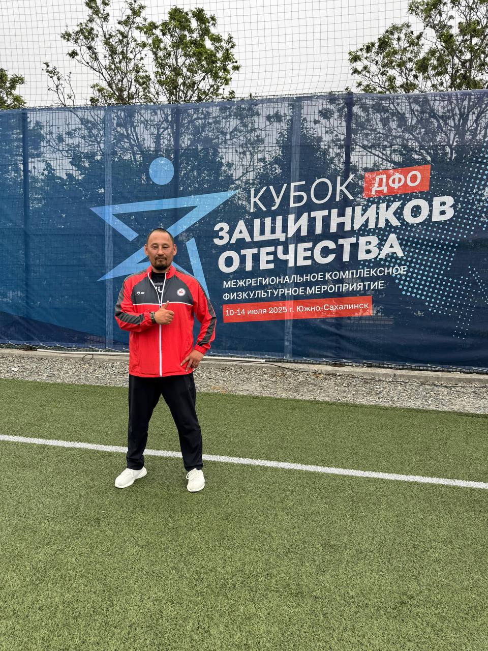 Ветераны СВО Егор Котельников и Захар Слепцов принесли Якутии две серебряные медали в настольном теннисе! Продолжается третий день соревнований в рамках «Кубка Защитников Отечества» ДФО. Сегодня состоятся финалы по четырём дисциплинам: настольному теннису, спортивному метанию ножа, пауэрлифтингу и стрельбе из лука. Вчера команда Якутии показала отличную игру, завоевав бронзовые медали в соревнованиях по волейболу сидя. А сегодня наши ветераны СВО Егор Котельников и Захар Слепцов поднялись на пьедестал почёта, завоевав серебро в настольном теннисе! От всей души поздравляем спортсменов и их тренера Макара Николаевича Дьяконова с этим ярким достижением! Желаем новых побед и продолжаем болеть за наших финалистов! #КубокЗащитниковОтечества #Якутия #ВетераныСВО #Спорт #ЗащитникиОтечества #ЗащитникиОтечестваЯкутия