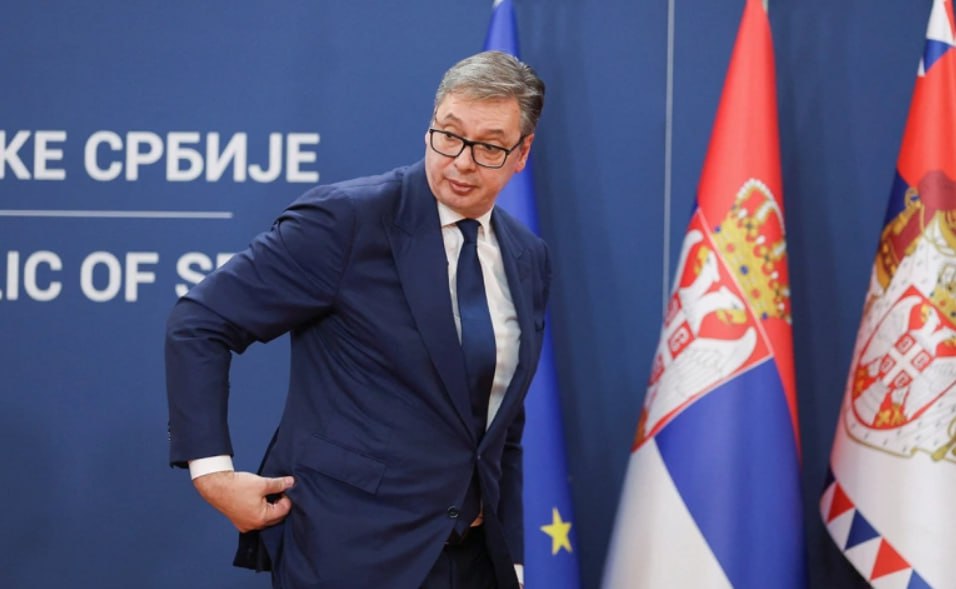 Прокуратура по борьбе с организованной преступностью JTOK Сербии обвинила президента Александра Вучича в превышении и злоупотреблении полномочиями Соответствующее заявление опубликовано на сайте надзорного ведомства Как пояснили в прокуратуре поводом для обвинения стало интервью сербского президента в программе Миломира Марича 3 ноября на телеканале TV Prva Вучич заявил что инициированные прокуратурой дела фиктивны Своими оскорбительными и ложными заявлениями Александр Вучич вновь нападает на действующих прокуроров Подобные неприемлемые заявления президента унижающие и порочащие должностных лиц напрямую препятствуют осуществлению правосудия подрывая тем самым конституционный и правовой порядок а также верховенство права говорится на сайте ведомства Фото Zorana Jevtic Reuters Следить за новостями РБК в Telegram