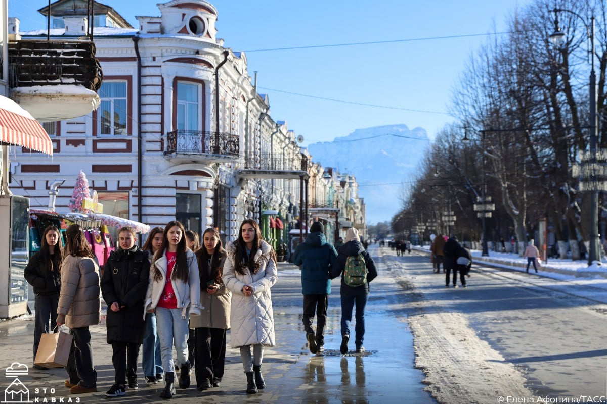 Города Северного Кавказа вошли в топ-5 по росту спроса на новогодний отдых.   Объем бронирований отелей в СКФО и ЮФО на предстоящие праздники вырос в городах:    Минеральные Воды — на 26%;   Махачкала — на 18%;   Пятигорск — на 15%;   Владикавказ — на 11%.  ТАСС приводит данные совместного исследования Минэкономразвития РФ и сервиса онлайн-бронирования «Островок».  Это Кавказ. Настоящий.