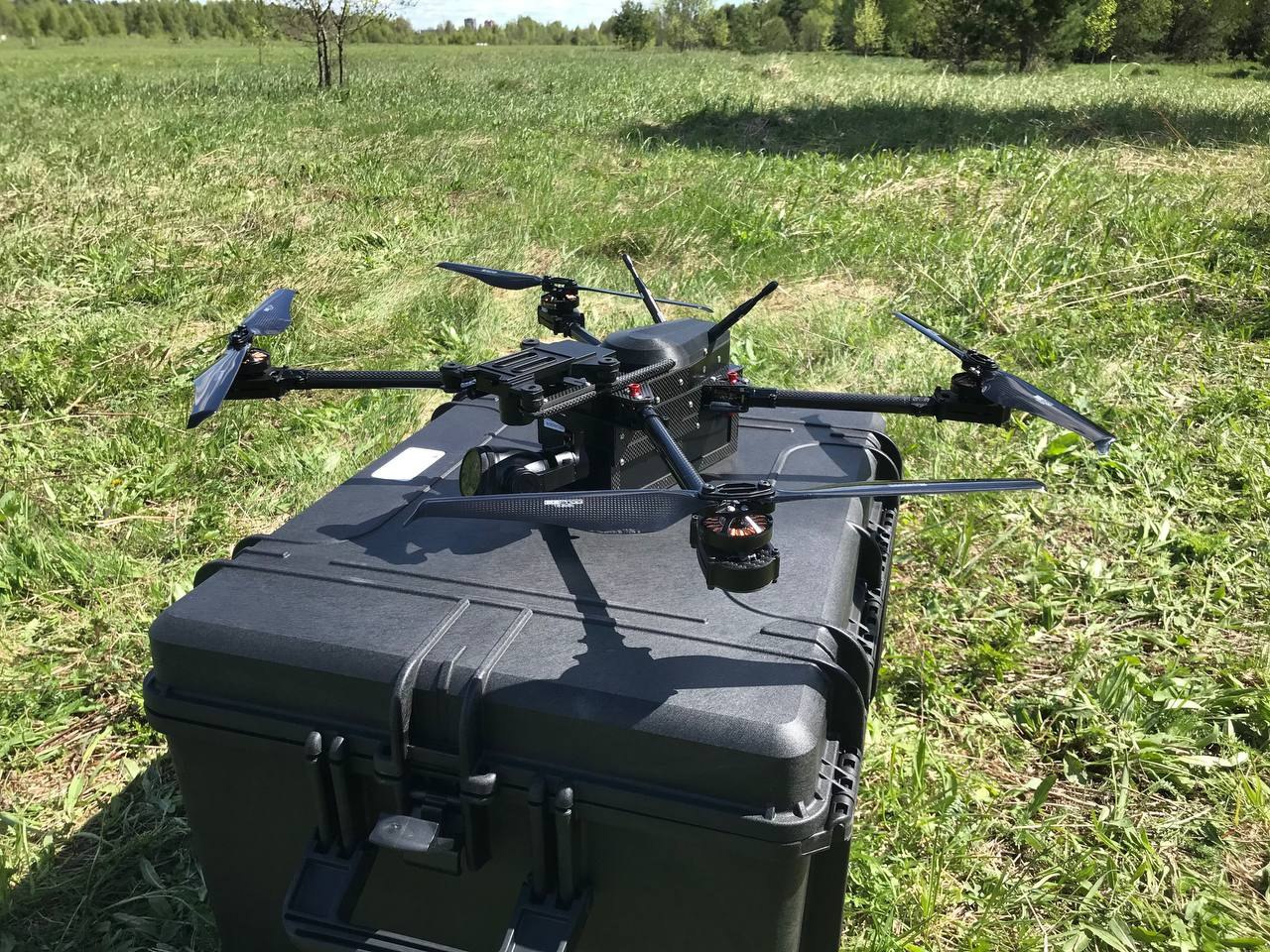 Расширенную линейку российских беспилотников Supercam покажут на MILEX-2025 Расширенную линейку БПЛА семейства Supercam впервые продемонстрируют за рубежом на XII Международной выставке вооружения и военной техники "MILEX – 2025", которая пройдет с 21 по 24 мая в Минске. Гостям выставки представят наземную станцию управления и сразу четыре модели БПЛА: разведывательный S350 с дальностью связи до 100 км и временем полета до 4,5 ч, конвертоплан SX350 с вертикальным взлетом, компактный S150 и легкий коптер X4. С 2017 года техника Supercam активно используется в Беларуси в интересах Минобороны. Аппараты S150, S350 и ранее производившийся S100 задействованы в учениях, охране границ и выполнении тактических задач подразделениями Вооруженных Сил РБ.