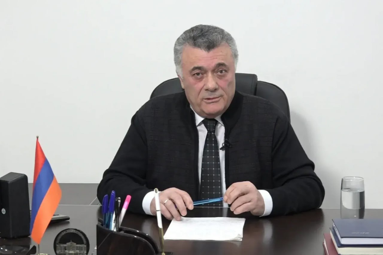 Арестован бывший депутат Национального Собрания Армении Рубен Акопян.   Акопян подозревается в публичных призывах к захвату власти.  Пресс-секретарь Следственного комитета Республики Армения Кима Авдалян