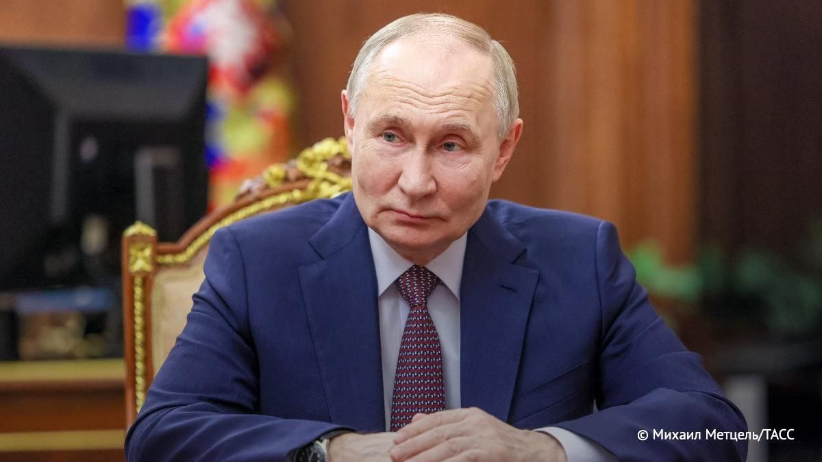 Путин потребовал максимально разбюрократизировать работу с обращениями граждан